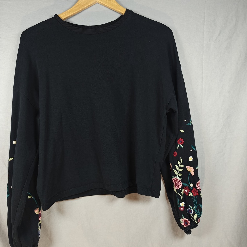 Bershka XS Long‎ Sleeve Lightweigh Crew Neck Embroidered Sleeve Sweat Shirt Used